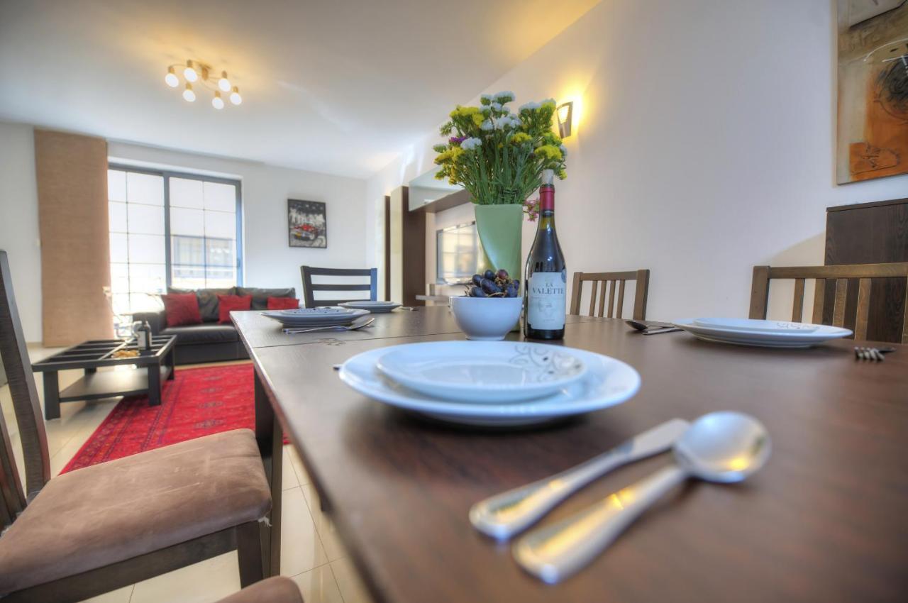 Large 3 Bedrooms Steps Away From Balluta Bay Bcam2-1 Sliema Zewnętrze zdjęcie