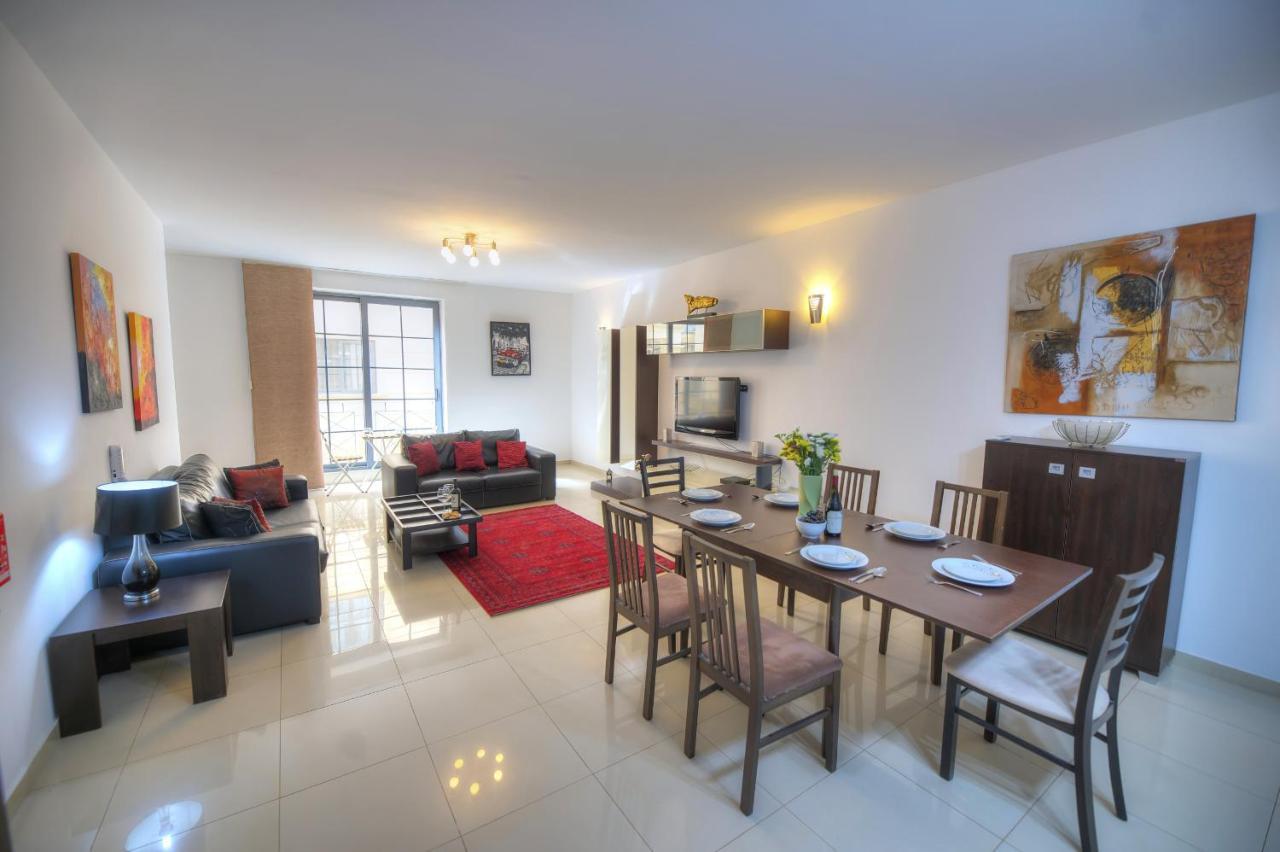 Large 3 Bedrooms Steps Away From Balluta Bay Bcam2-1 Sliema Zewnętrze zdjęcie