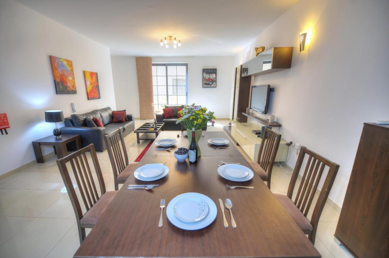 Large 3 Bedrooms Steps Away From Balluta Bay Bcam2-1 Sliema Zewnętrze zdjęcie