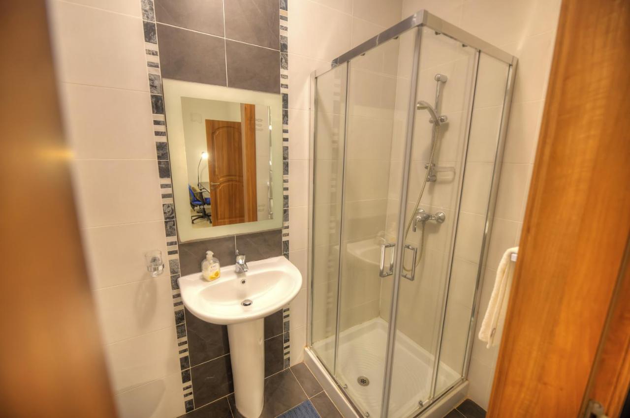 Large 3 Bedrooms Steps Away From Balluta Bay Bcam2-1 Sliema Zewnętrze zdjęcie